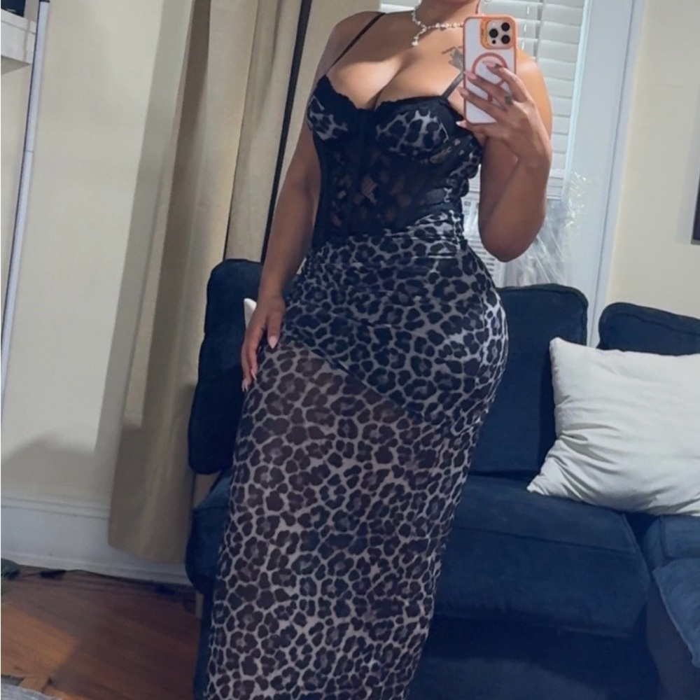 Elegant Leopard Print Maxi Dress